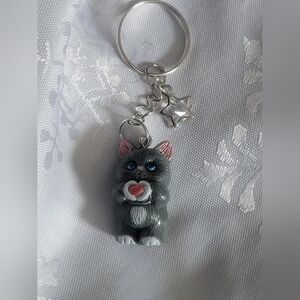 💀NEW 💀 Cute Gray Cat Keychain with Heart Charm